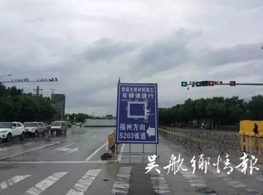 长安路口往G15高速(即沈海高速)方向